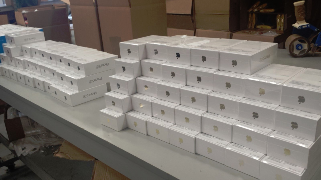 shipments of Apple iPhones