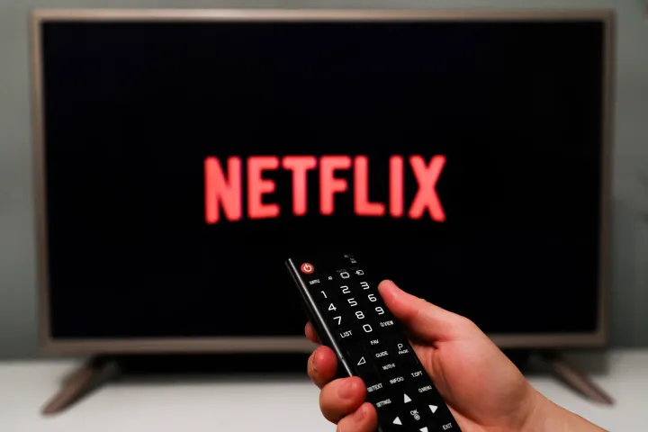 How to Log Out of Netflix on a TV: Easy Steps