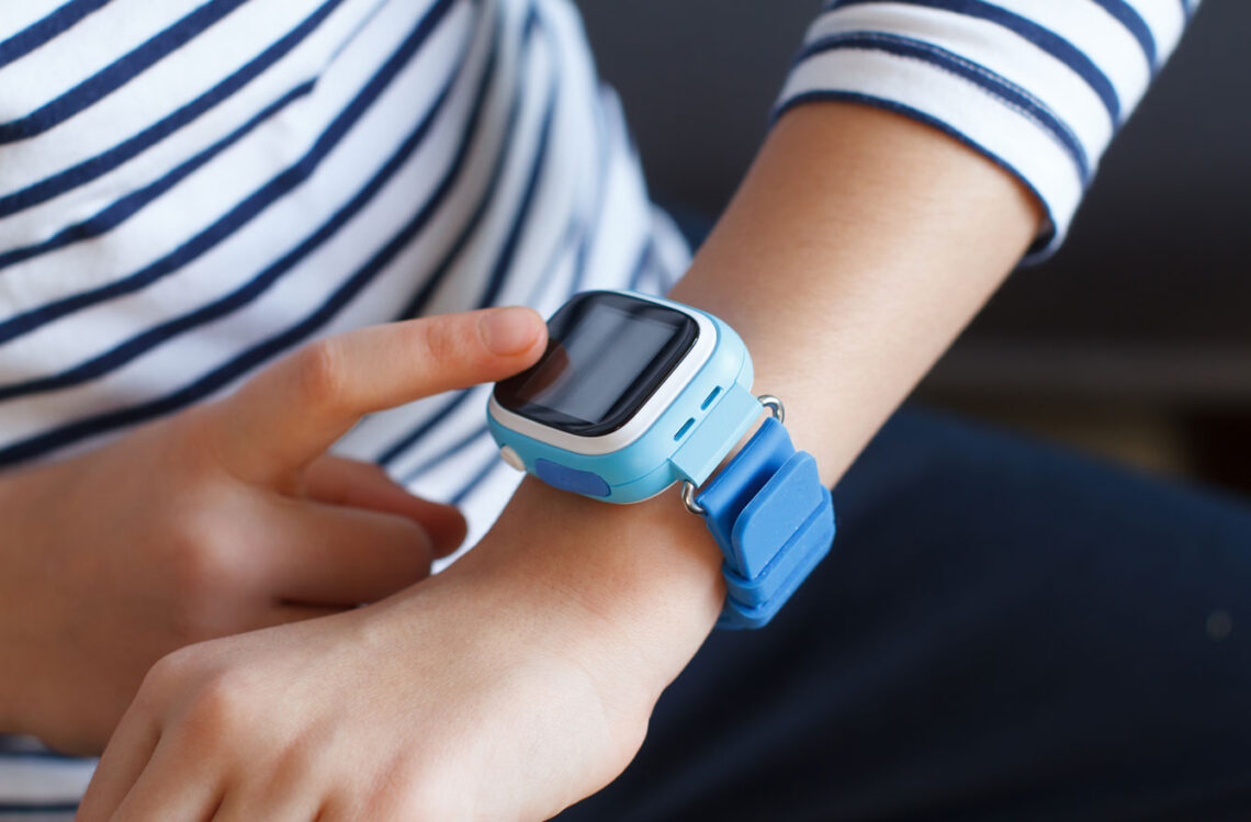 How to Navigate GPS in Kids Watches: Guide
