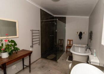 Small Bathrooms Storage Solutions