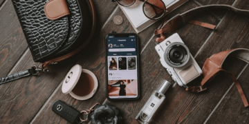 Travel Blogger Pros and Cons