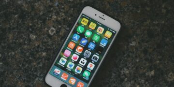 How to Share GIFs from iPhone